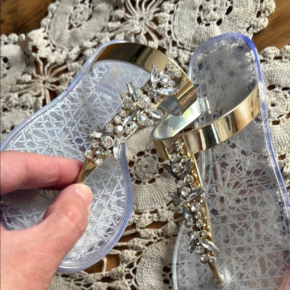 Jewel Badgley Mischka Gold and Silver Sandals with Chic Elegance - Picture 11 of 11